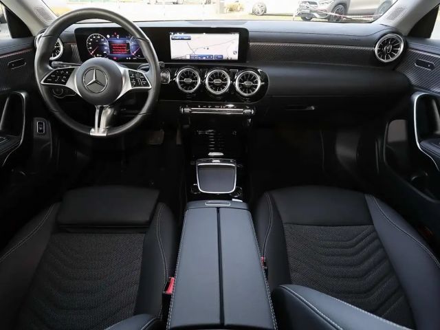 Mercedes-Benz CLA 180 DISTRONIC+TOTWINKEL+360°