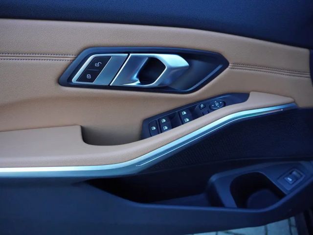 BMW 330 330d Luxury Line Touring xDrive