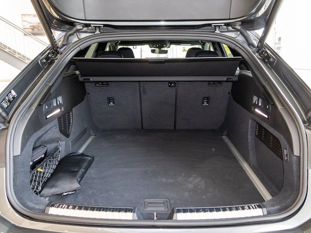 Audi A6 Avant Quattro S-Tronic