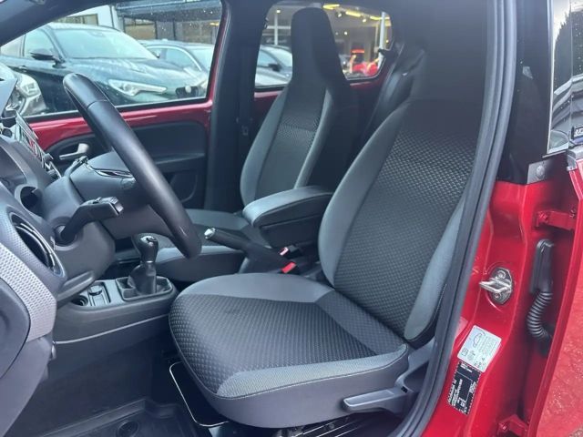 Volkswagen up! Active