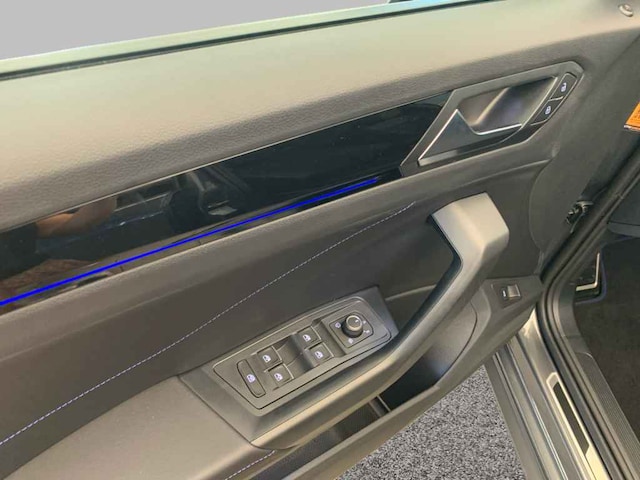 Volkswagen T-Roc T-Roc R LEDER*BLACK*PANO*DCC*AHK*CAM*MATRIX*19"