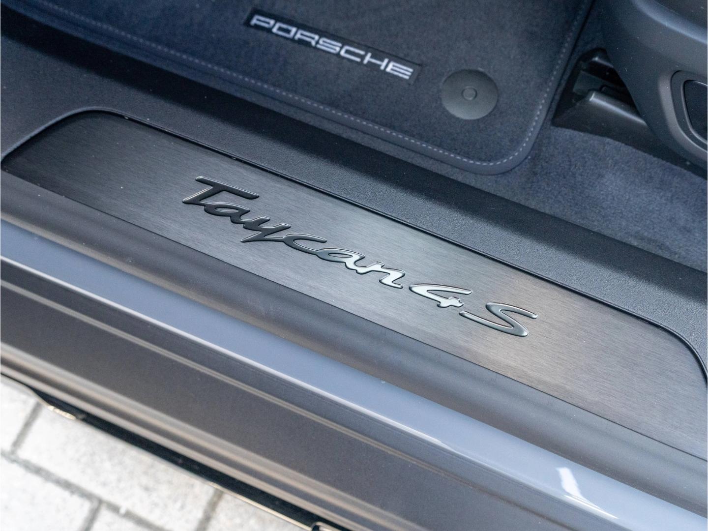 Porsche Taycan 4S Cross Turismo