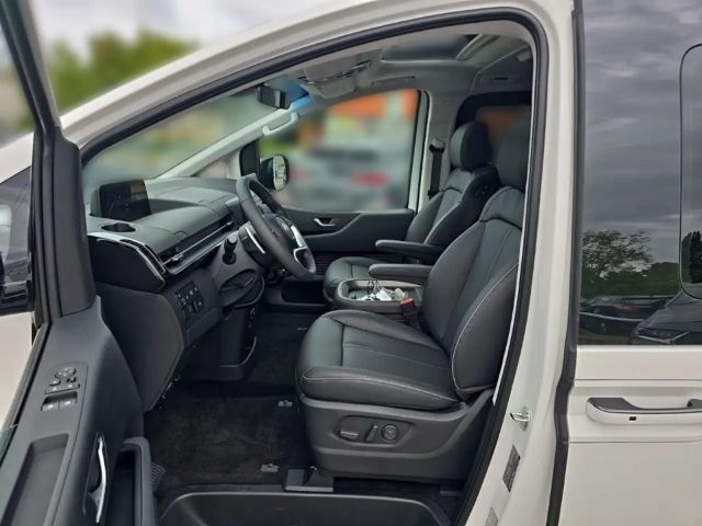 Hyundai Staria Signature