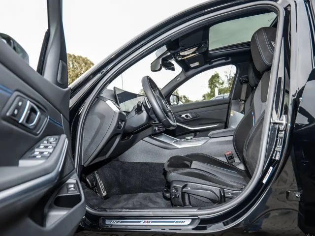 BMW 320 320i M-Sport Sedan