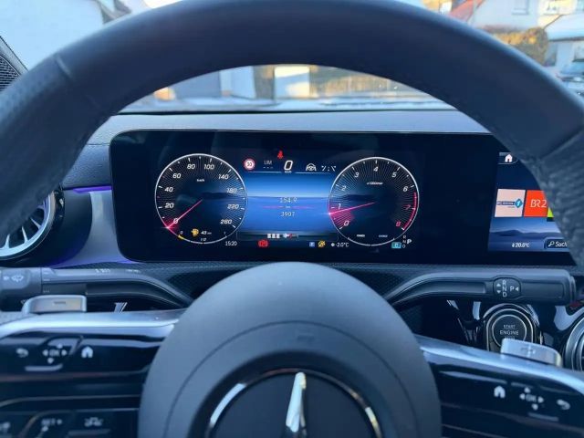 Mercedes-Benz CLA 200 AMG Line Sedan