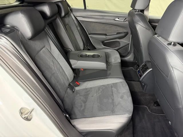 Volkswagen Golf 1.5 eTSI DSG Style