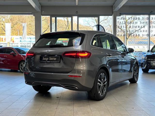 Mercedes-Benz B 200 Progressive Sedan
