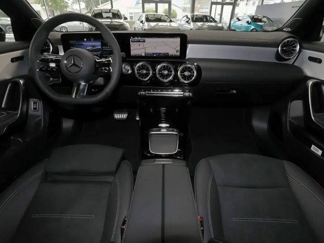 Mercedes-Benz CLA 200 AMG Line Coupé