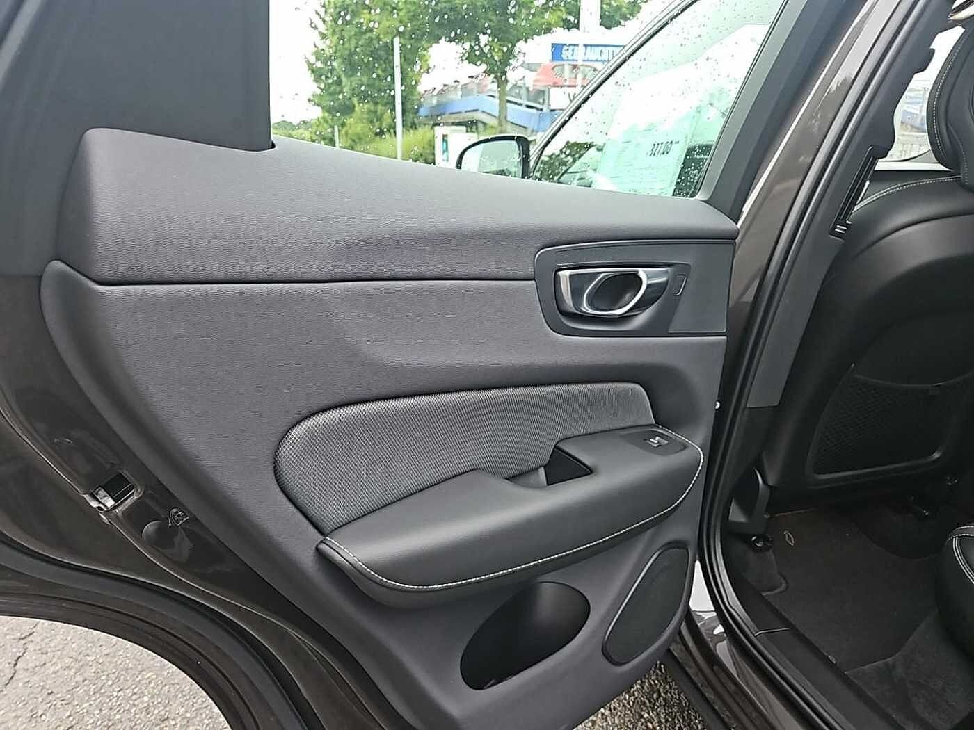 Volvo XC60 AWD Dark Plus T6