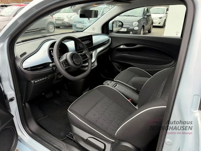 Fiat 500e Navi Digitales Cockpit JBL LED Apple CarPlay El. V