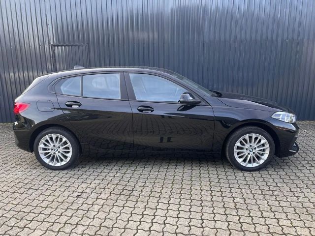 BMW 118 118i 5-deurs Sedan