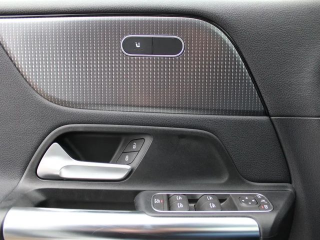 Mercedes-Benz B 180 Sedan