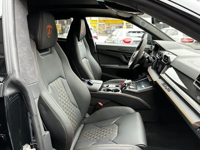 Lamborghini Urus SE *Akrapovic*Carbon-Paket*23"*B&O*Pano*