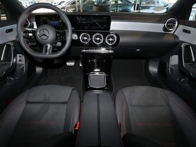 Mercedes-Benz CLA 200 AMG Line Coupé