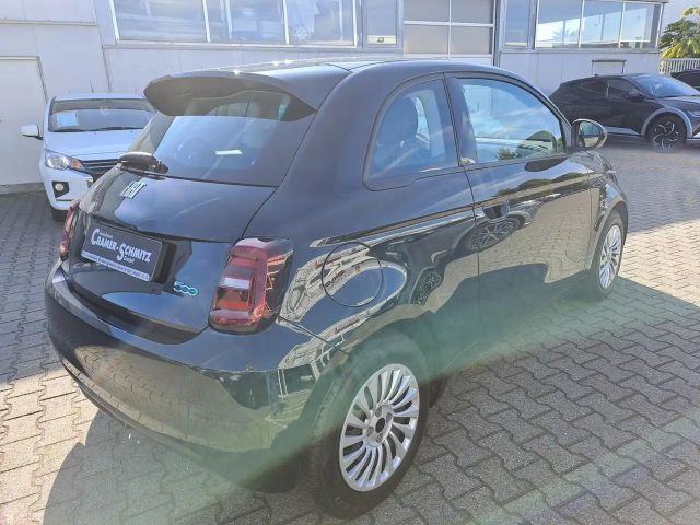Fiat 500e Action