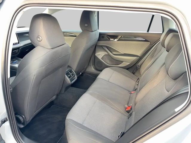 Volkswagen Passat 1.5 eTSI Business Variant