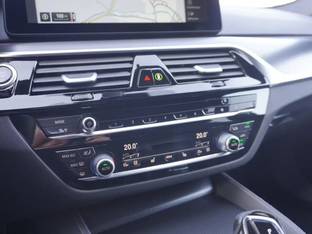 BMW 530 530d M-Sport Touring xDrive