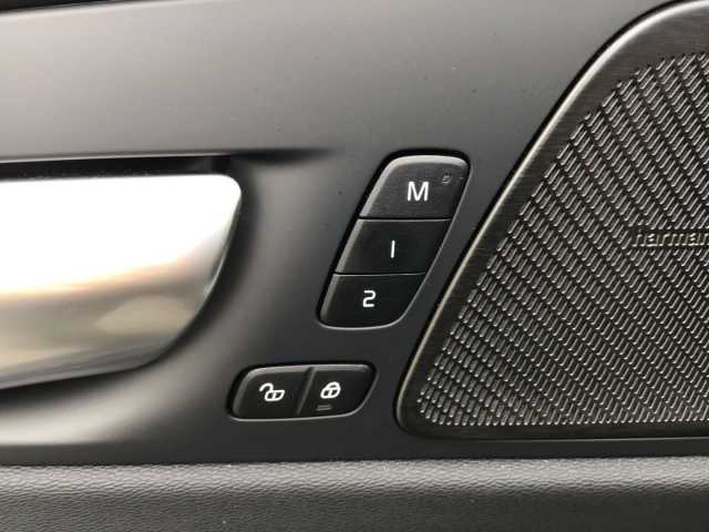 Volvo XC60 Dark Plus