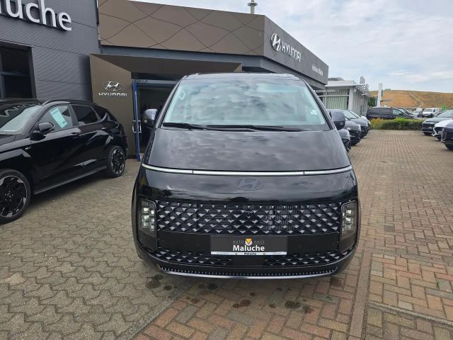 Hyundai Staria Signature