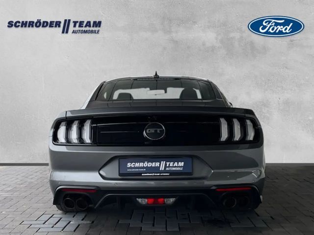 Ford Mustang Fastback GT 5.0 V8