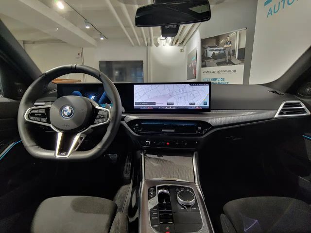 BMW 330 330e M-Sport xDrive