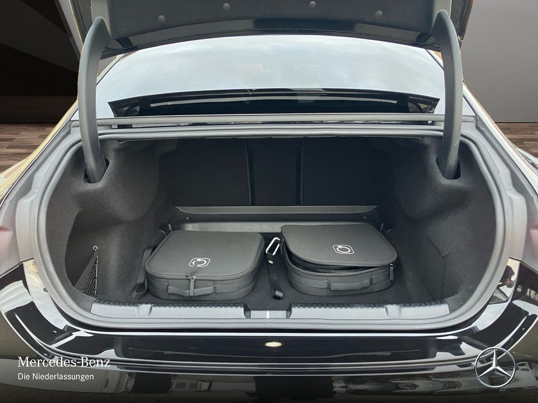 Mercedes-Benz EQE 300 Sedan