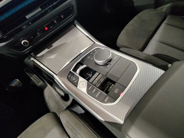 BMW 330 330e M-Sport xDrive