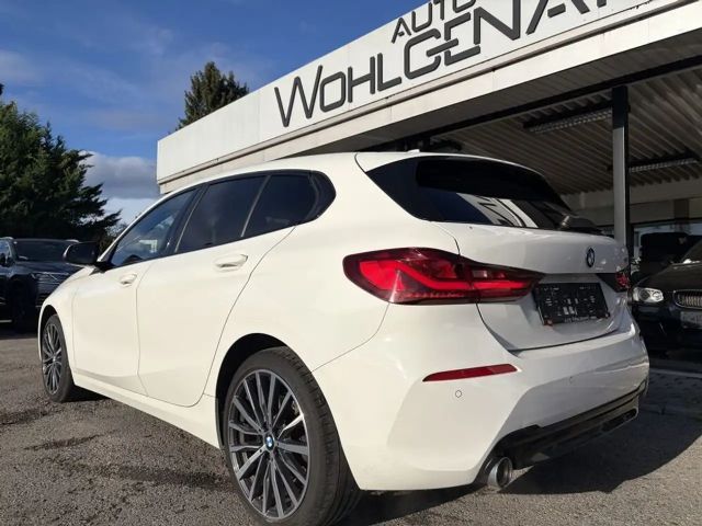 BMW 118 118i Sedan Sport Line