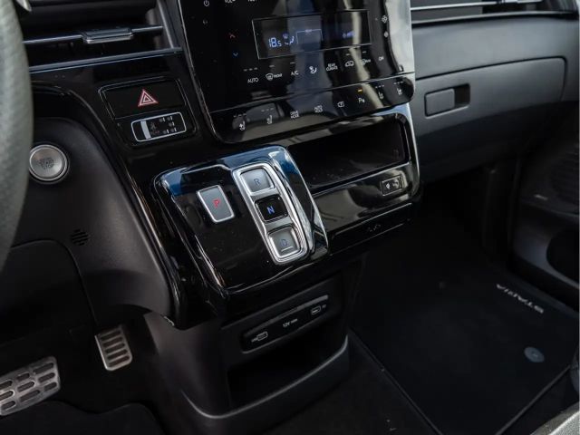 Hyundai Staria Signature