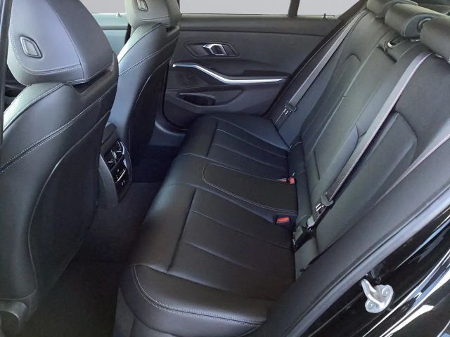 BMW 330 330e M-Sport Sedan xDrive