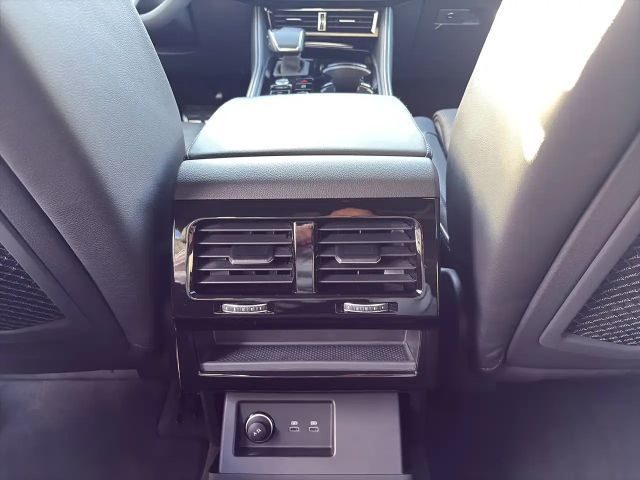 Volkswagen Touareg R-Line Style