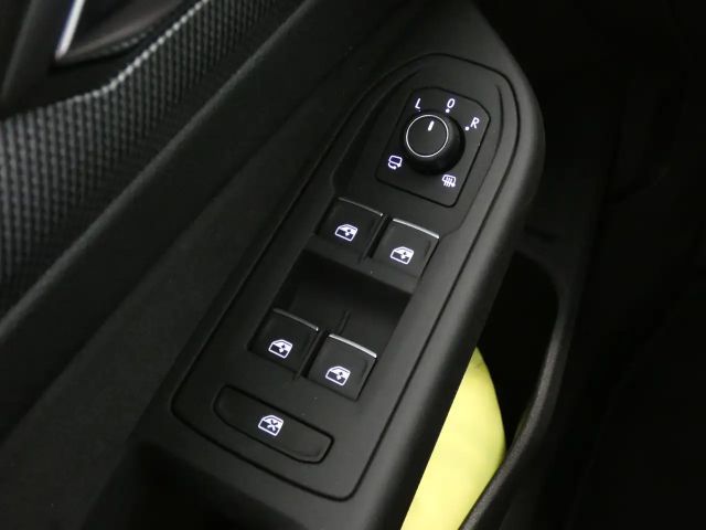 Volkswagen Golf 1.5 eTSI DSG R-Line Variant