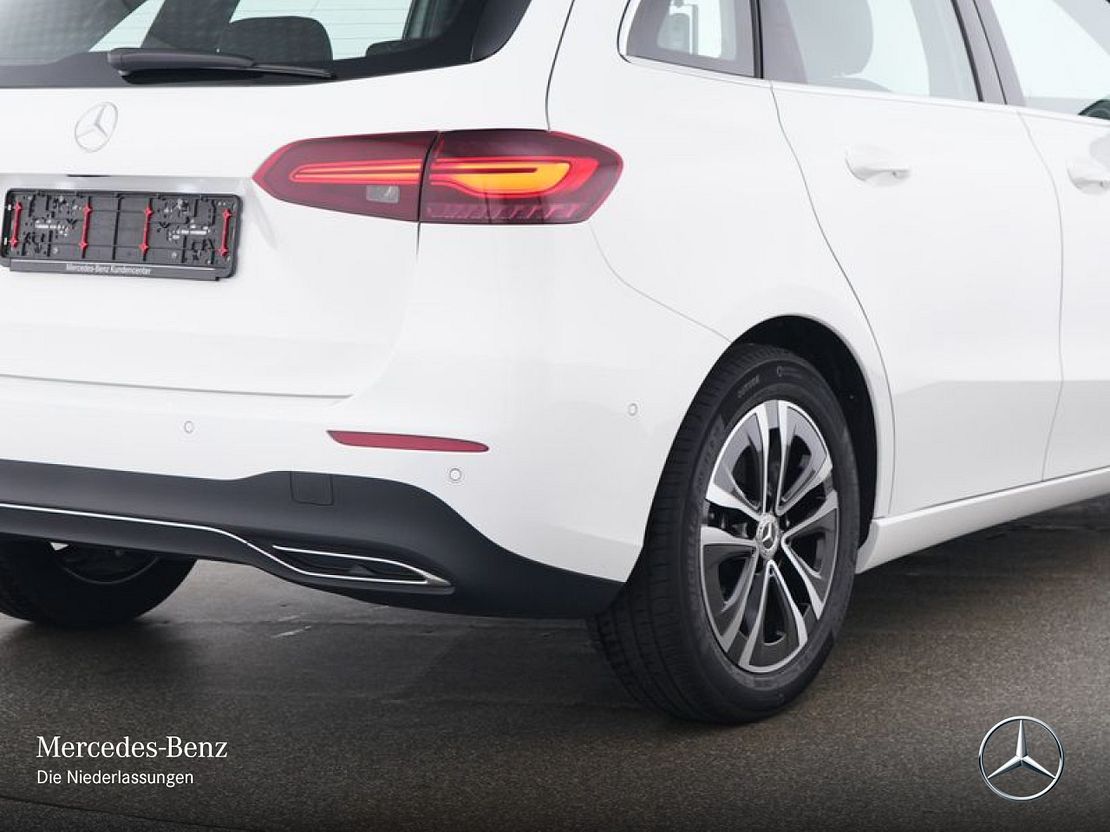 Mercedes-Benz B 180 Sedan