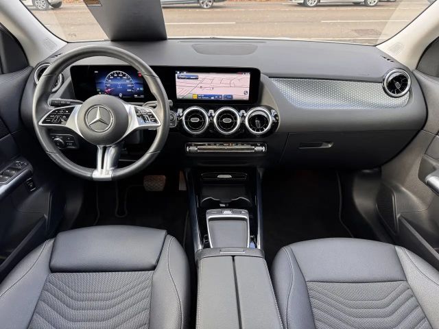 Mercedes-Benz GLA 200 *Panodach*LED*Rückfahrkamera*Easy-Pack*