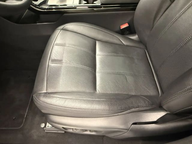 Land Rover Range Rover Evoque P300e