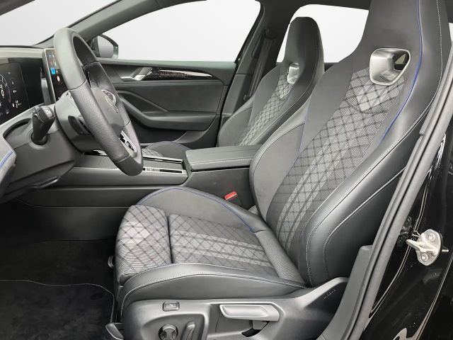 Volkswagen Passat 1.5 eTSI DSG R-Line Variant