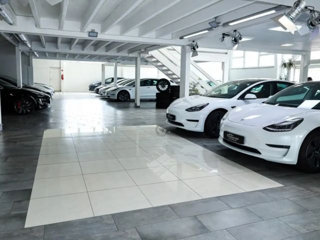 Tesla Model Y AWD Long Range