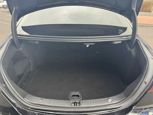 Mercedes-Benz E 220 AMG Line E 220 d Sedan