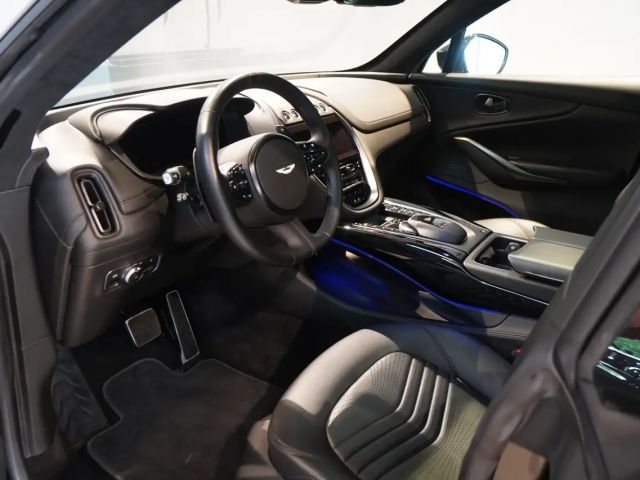 Aston Martin DBX V8