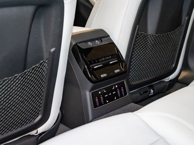 Audi A6 Avant Quattro S-Tronic