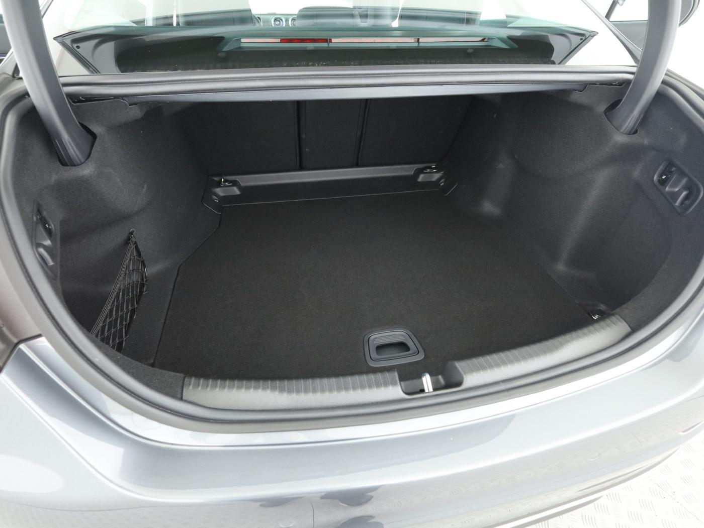 Mercedes-Benz C 200 AVANTGARDE Sedan