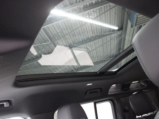 Land Rover Defender 110 D300 Dynamic SE