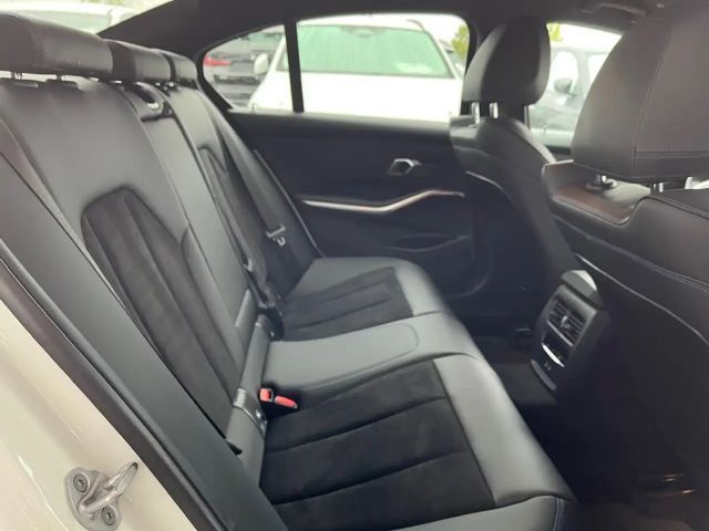 BMW 320 320d M-Sport Sedan xDrive