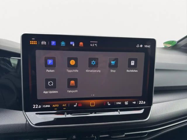 Volkswagen Golf 1.5 eTSI DSG Golf VIII R-Line