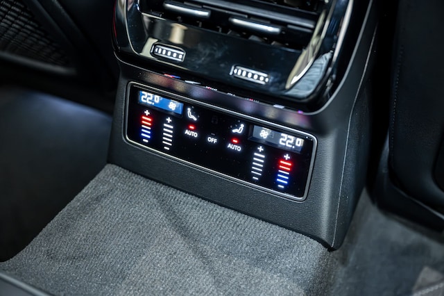 Audi A6 Avant Quattro S-Tronic