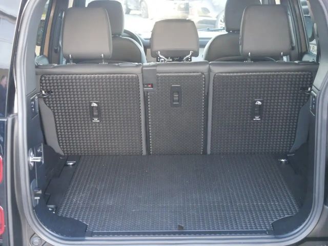 Land Rover Defender 110 Dynamic