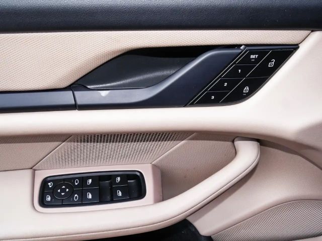 Porsche Taycan Vollausstattung NPr. 124T€