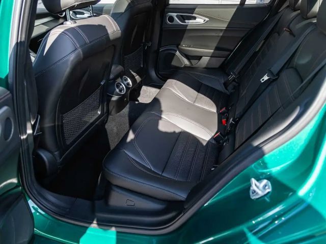 Alfa Romeo Giulia AT8 Q4