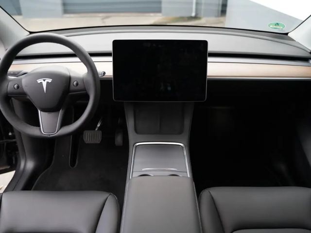 Tesla Model Y AWD Long Range