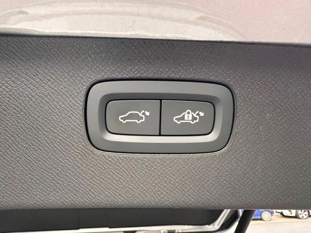 Volvo XC90 AWD Plus T8